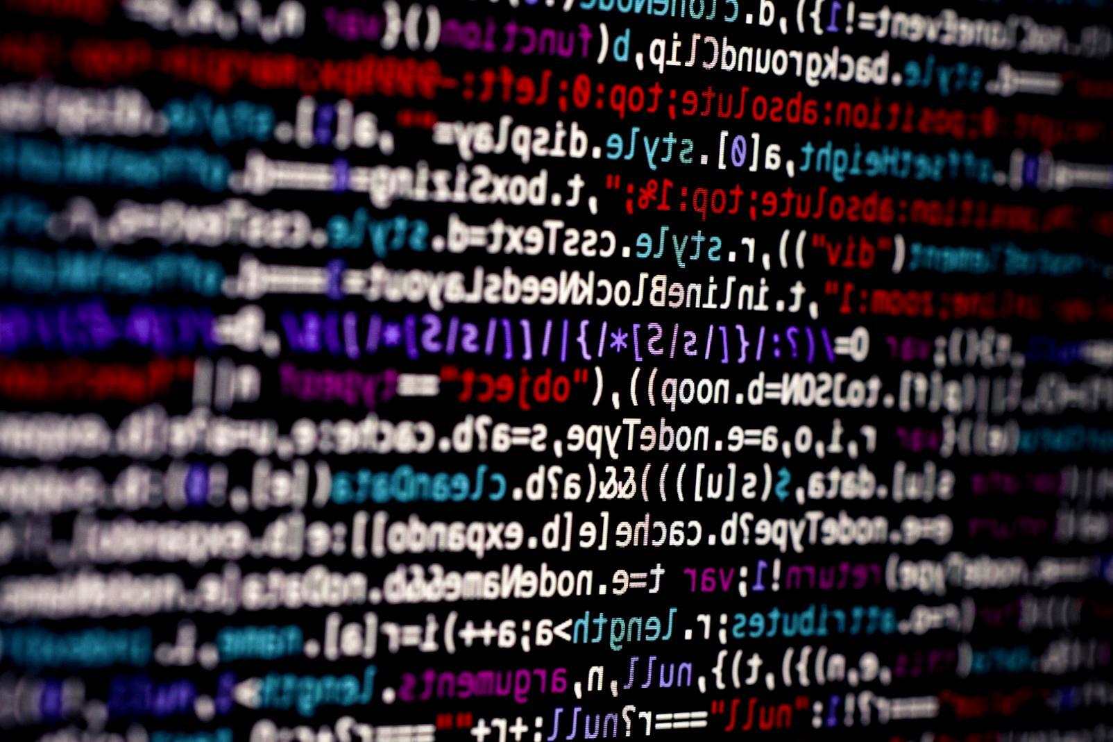 Studenten werken aan game design projecten in educatieve setting